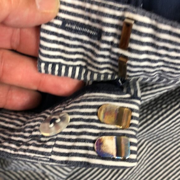 Chart Club shorts Women’s Blue & white striped Flat Front Bermuda size 6 - Picture 3 of 4